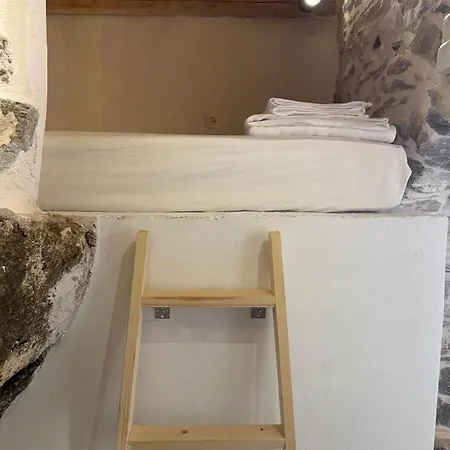 Ola Cave Dryopida Kythnos Dhriopís