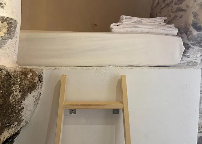 Ola Cave Dryopida Kythnos Dhriopís