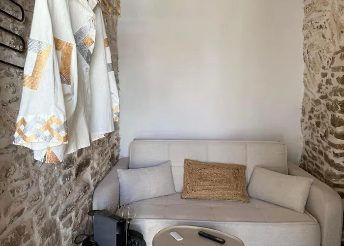 Ola Cave Dryopida Kythnos