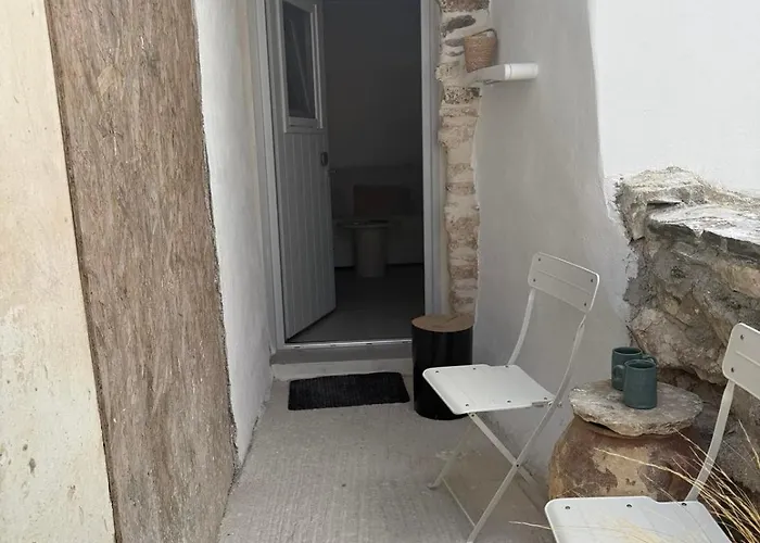 Ola Cave Dryopida Kythnos Dhriopís