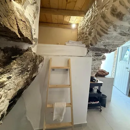 Ola Cave Dryopida Kythnos