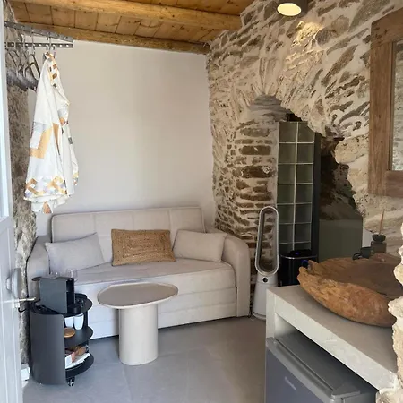 Ola Cave Dryopida Kythnos Dhriopís