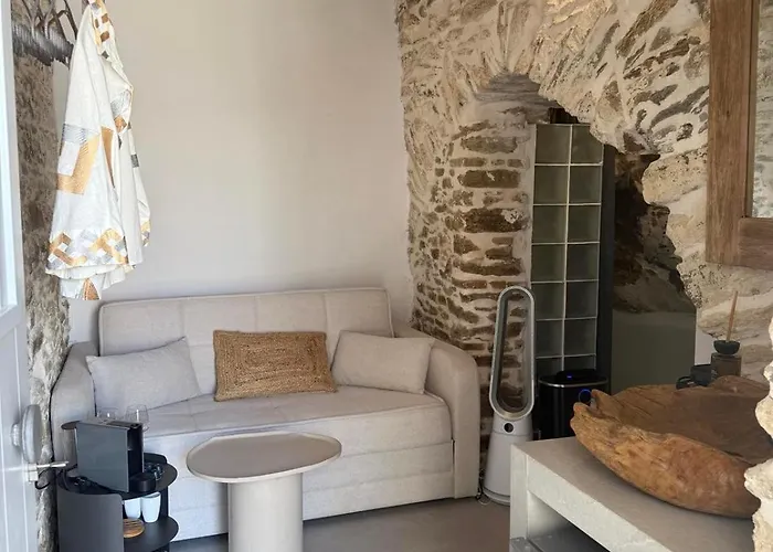 Ola Cave Dryopida Kythnos Dhriopís